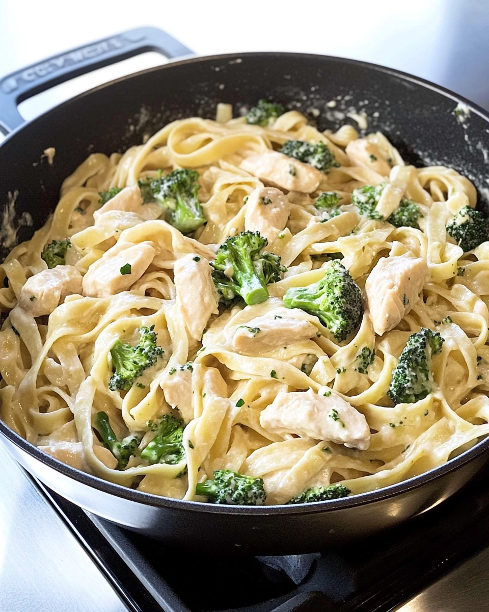 Easy Chicken Broccoli Fettuccine Alfredo Recipe